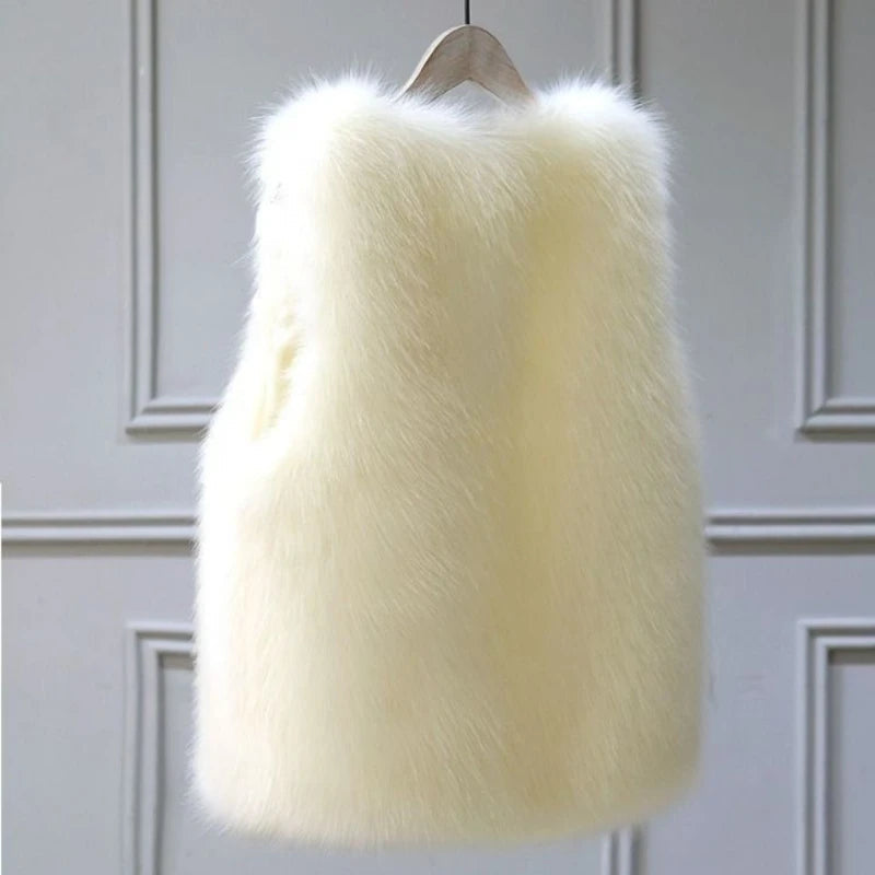 Warm bontlook vest Tahlia voor dames, elegant en veelzijdig in herfst- en wintercollectie.