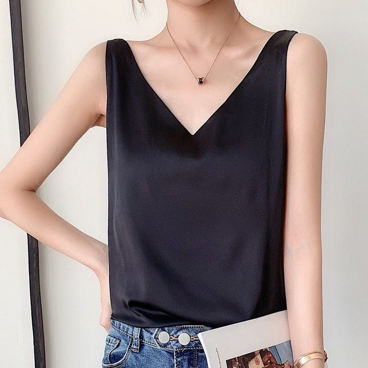 Elegante dames mouwloze V-hals top Abigail. Ideaal voor een stijlvolle zomerse casual chic look.