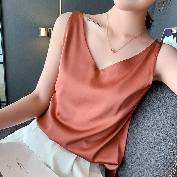 Elegante dames mouwloze V-hals top Abigail. Een veelzijdig basis kledingstuk voor een modieuze uitstraling.