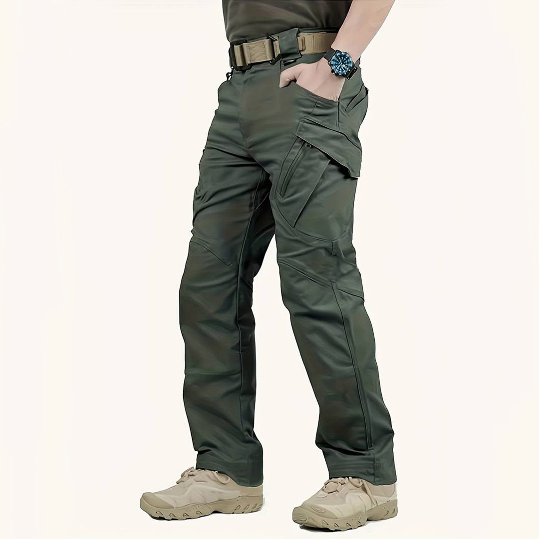 Praktische heren werkbroek of casualbroek met meerdere functionele zakken en comfortabele stretch.