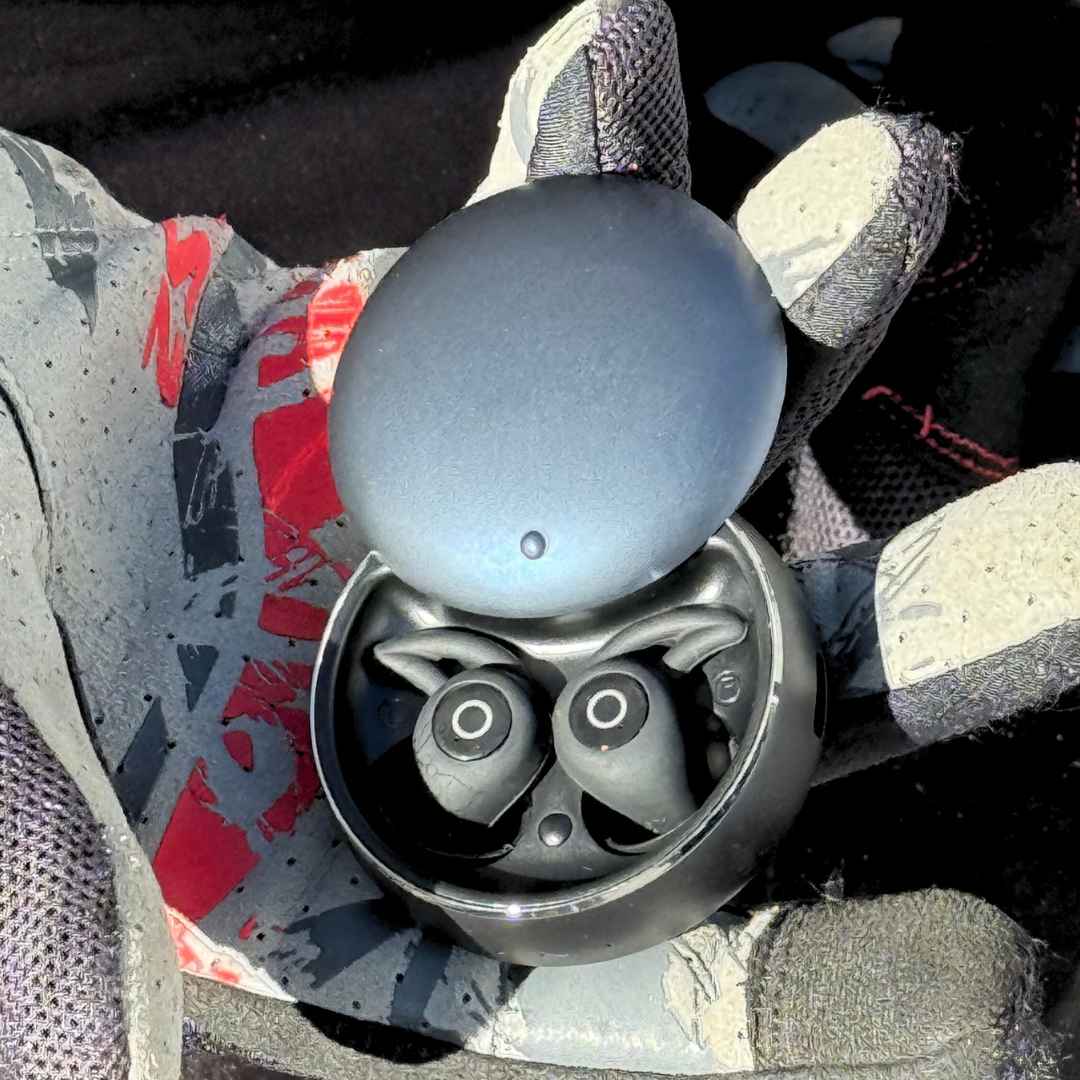 Hoogwaardige draadloze Bluetooth koptelefoon/oordopjes voor motorrijders met microfoon, unisex en compact.