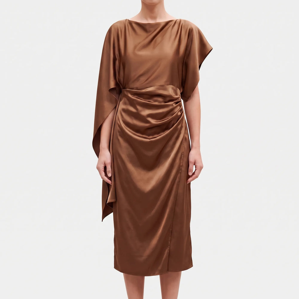 Trendy asymmetrische midi jurk voor dames, ideaal als feestjurk of modieuze zomerjurk met unieke snit.