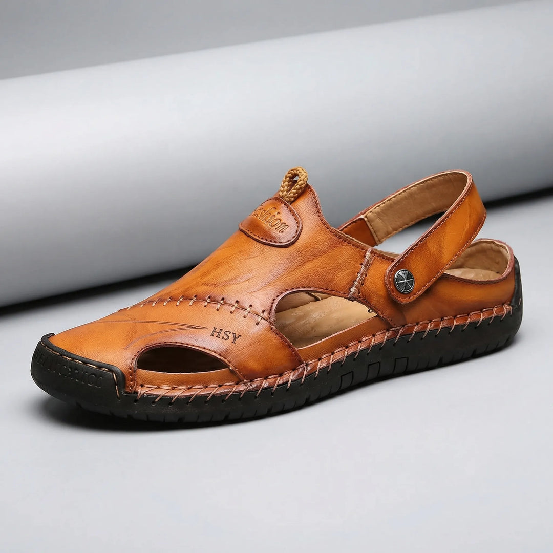 Comfortabele Jake herensandalen met gesloten teen en voetboogondersteuning, perfect voor dagelijks gebruik.
