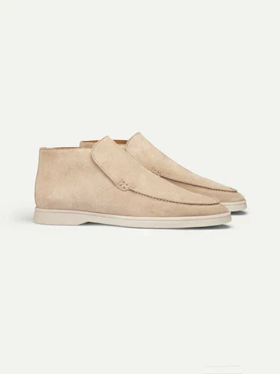 Hoogwaardige beige suède heren instap loafers, Alexander model. Perfect voor een smart-casual look.