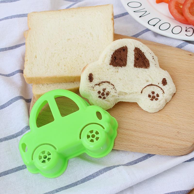 Kindvriendelijke keukenaccessoire: diverse sandwich uitsteekvormen voor bereplezier.