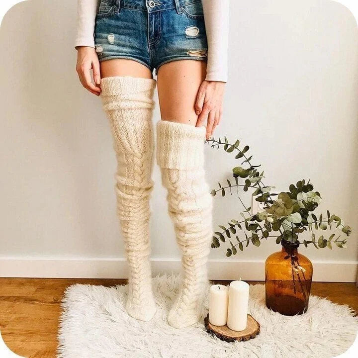Zachte en warme hoge gebreide wollen dames sokken. Essentieel voor comfortabele dagen, van WarmWool.
