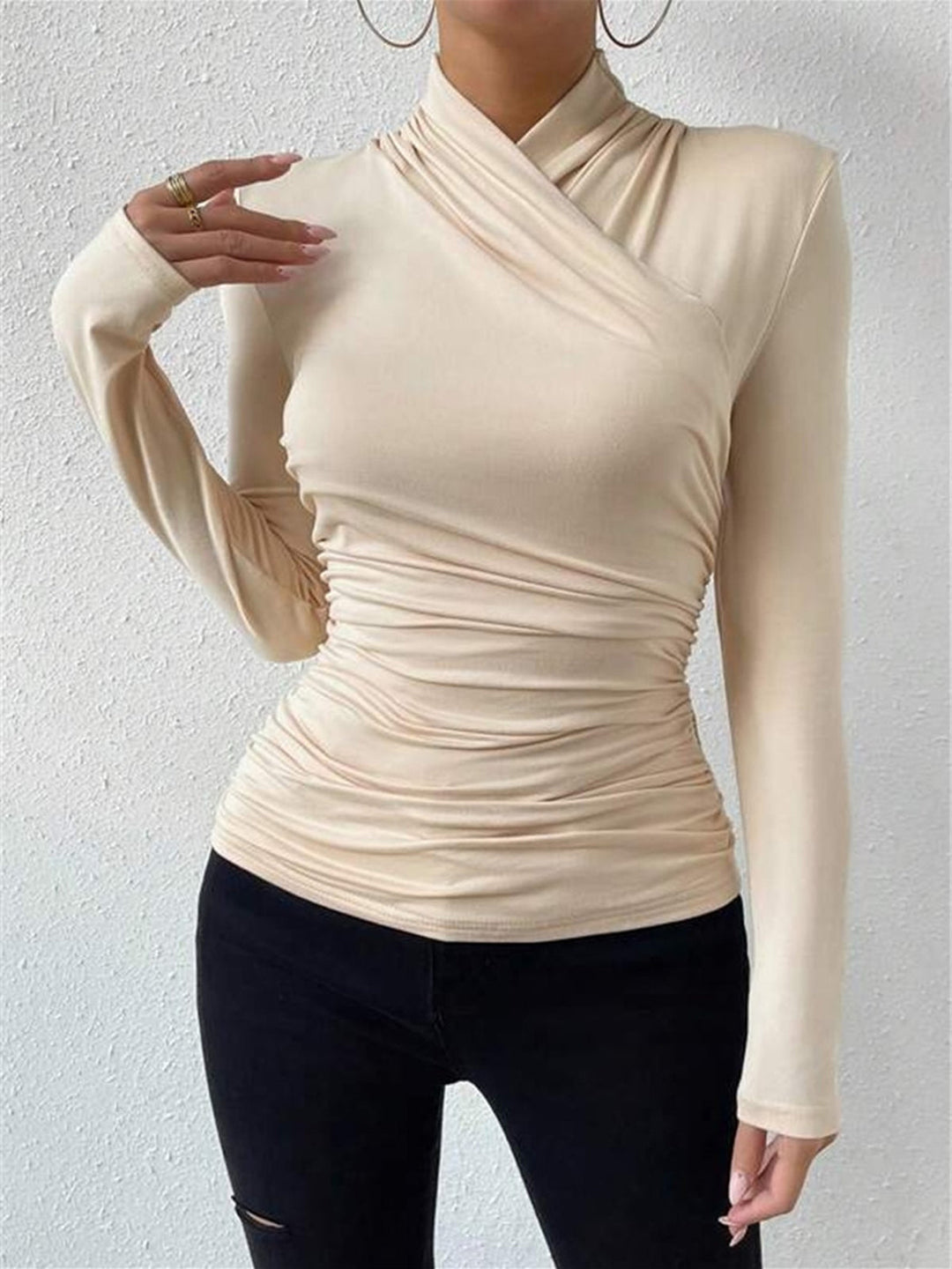 Dames T-shirt met elegante overslagkraag en lange mouwen, ideaal voor herfst en winter.