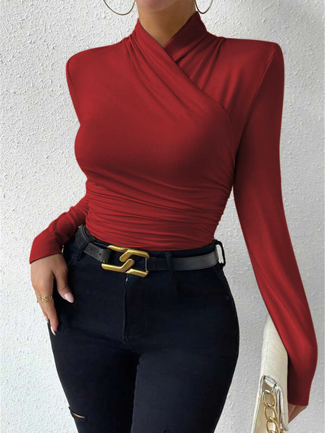 Elegante dames top met lange mouwen en stijlvolle overslagkraag, een modieus kledingstuk.