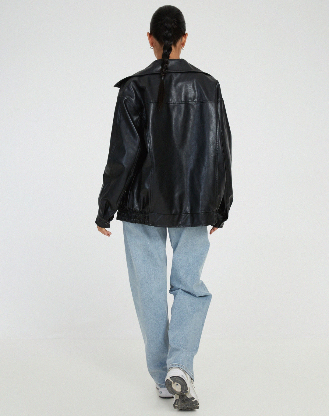 Trendy oversized faux leren damesjasje, ideaal als zomerjas en voor laagjes.