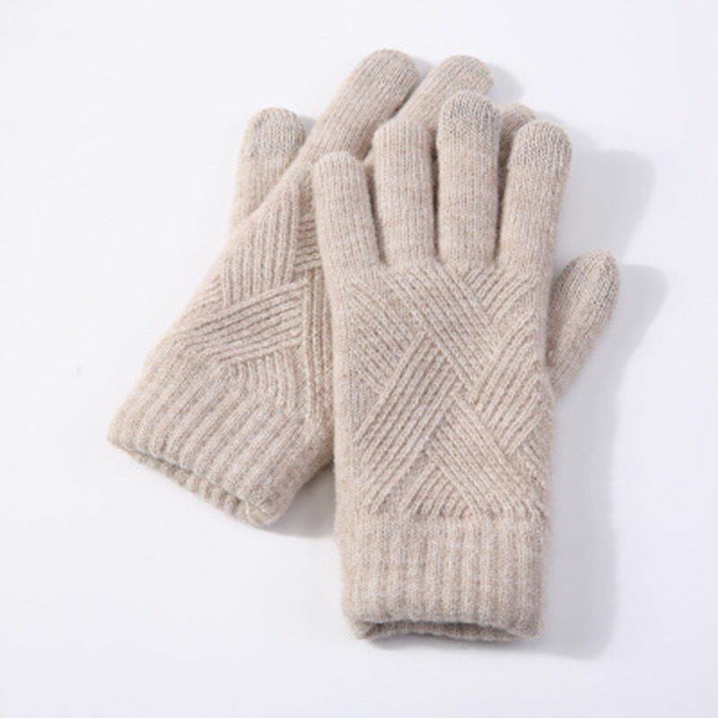 Trendy gebreide dameshandschoenen met fijne afwerking, bieden warmte en stijl in de winter.