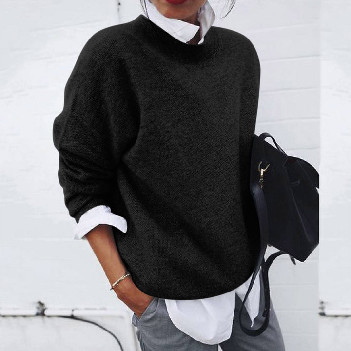 Stijlvolle en warme basic damestrui van wol. Perfecte herfst- en wintermode.