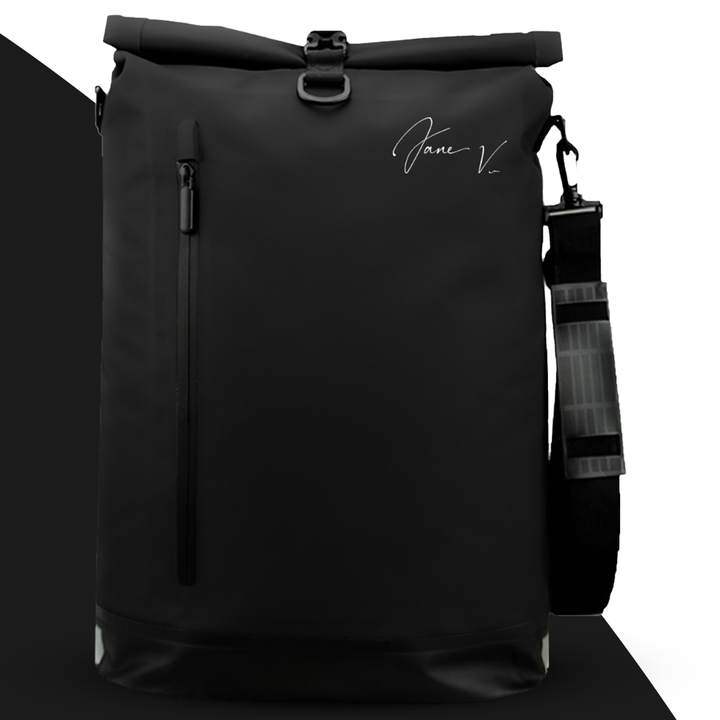 Waterdichte fietstas MultiBag™ veilig aan bagagedrager bevestigd, ideaal voor e-bike.