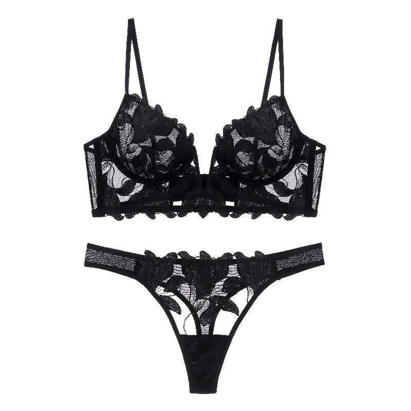 Diep V-hals push-up bh en bijpassende kanten slip. Franse dames sexy lingerie set met stijlvol ondergoed.