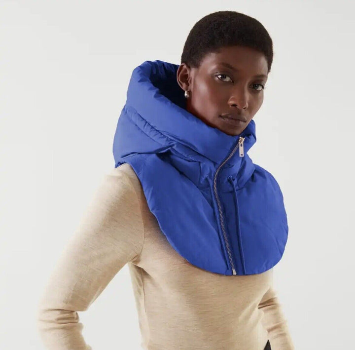 Stijlvolle dames winter sjaal met capuchon. Biedt optimale warmte en comfort voor koude dagen. [[lstfy-media:2]]