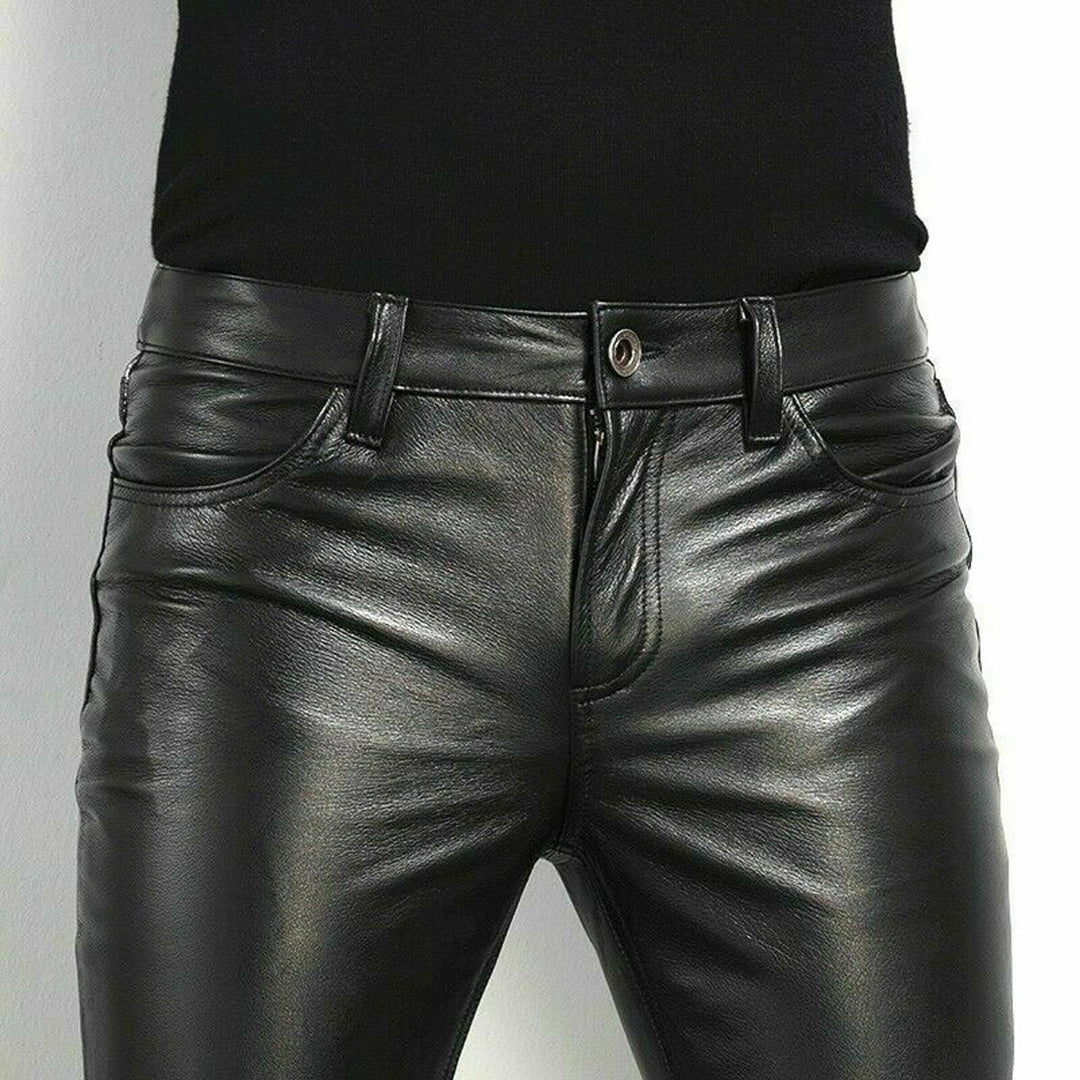 Heren skinny broek in zwart met een strakke, eigentijdse pasvorm, biedt modern comfort voor elke gelegenheid.