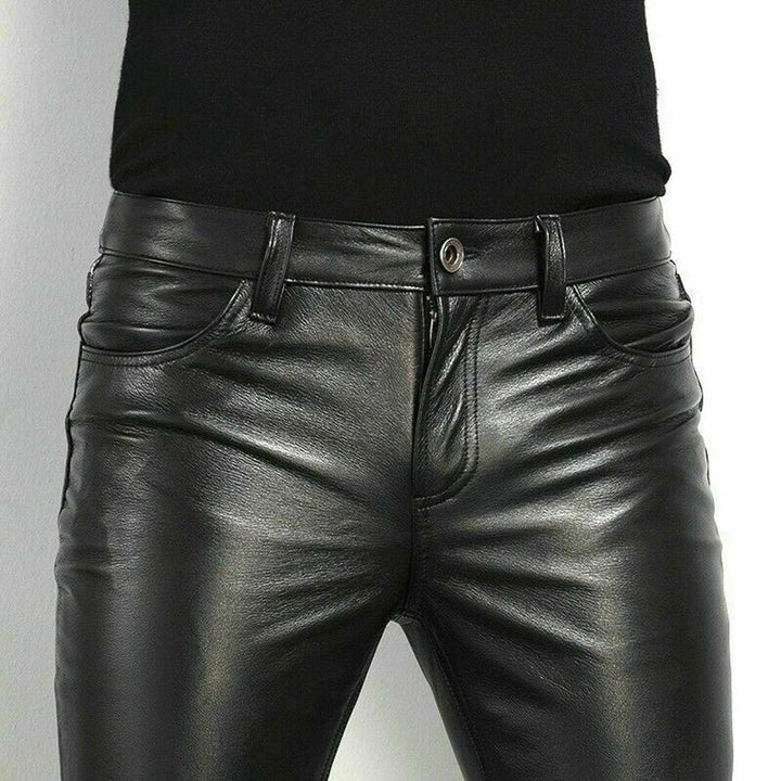 Heren skinny broek in zwart met een strakke, eigentijdse pasvorm, biedt modern comfort voor elke gelegenheid.