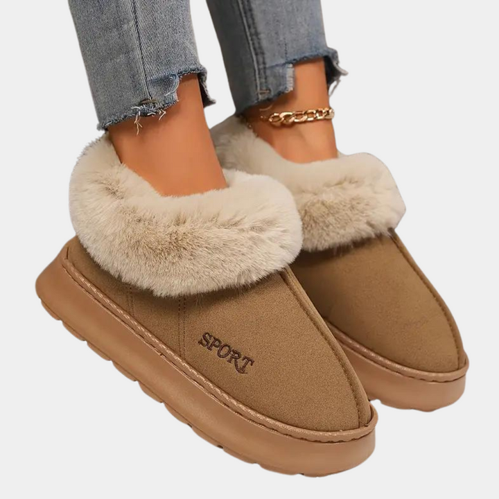 Luxueuze zachte dames pantoffels Nova met pluche gevoel voor ontspanning en warmte.