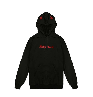 Comfortabele unisex duivel hoodie. Zwarte sweater met rode hoorns, vleugels; statement piece voor casual mode.