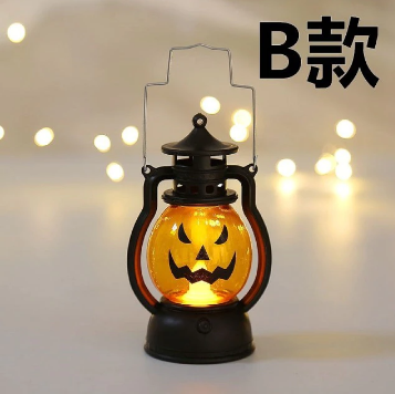 Gedetailleerde Halloween pompoen spook lantaarn, sfeervolle verlichting voor buiten en tuin.