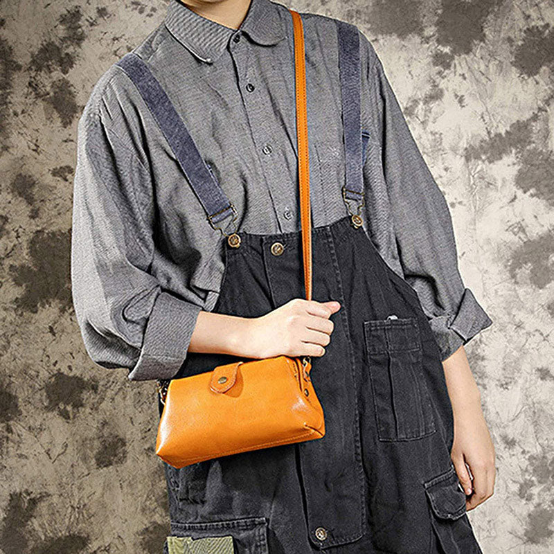 Stijlvolle compacte leren crossbody tas voor dames, klein en praktisch voor essentials.