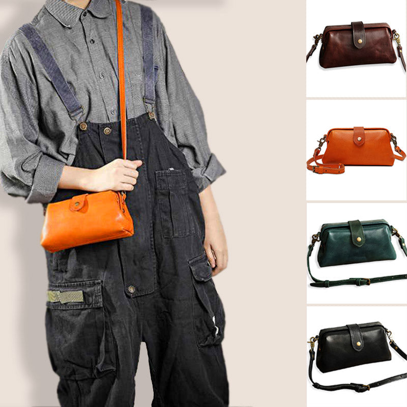 Elegante leren crossbody tas voor dames, klein formaat maar verrassend ruim.