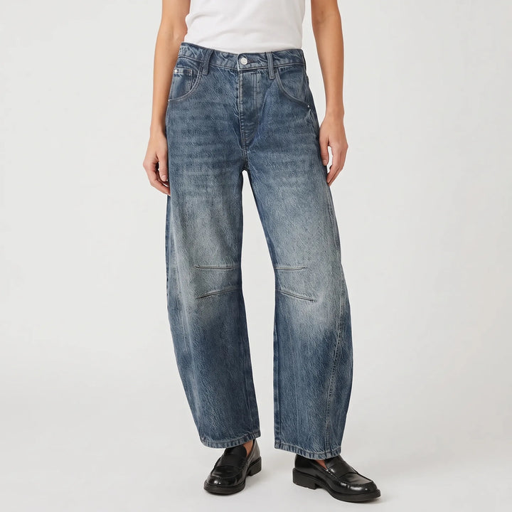 Losse pasvorm dames barrel jeans met gebogen pijpen. Modieuze enkellengte spijkerbroek voor een casual stijl.