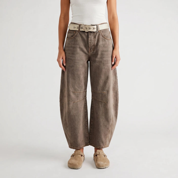 Comfortabele dames barrel jeans, losse pasvorm. Trendy enkellengte spijkerbroek voor casual outfits.