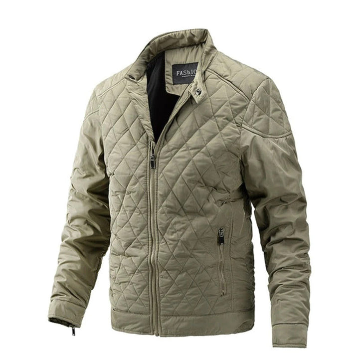 Nieuwe stijlvolle herenjas, comfortabel voor alle seizoenen. Essentiële bovenkleding.