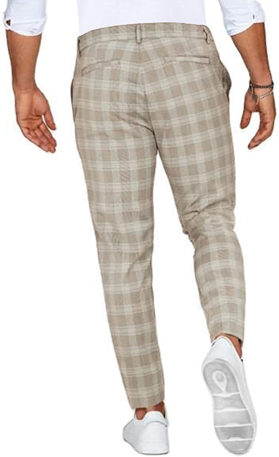 Beige heren chino broek met stretch, slim fit, perfect voor casual comfort. Trendy modieuze herenkleding.