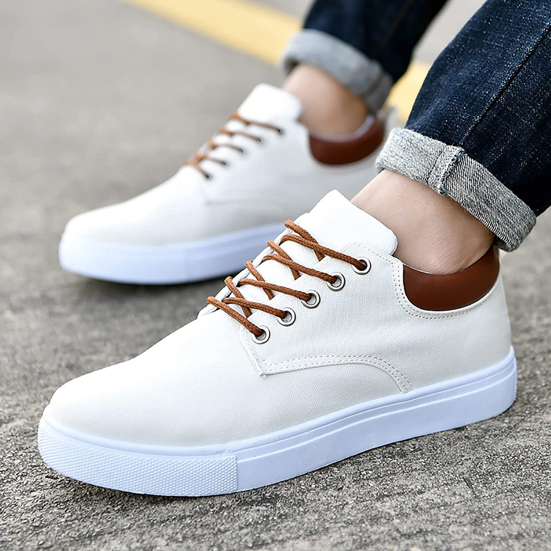 Lage heren sneakers, veterschoenen voor optimaal comfort. Essentieel voor dagelijkse herenmode.