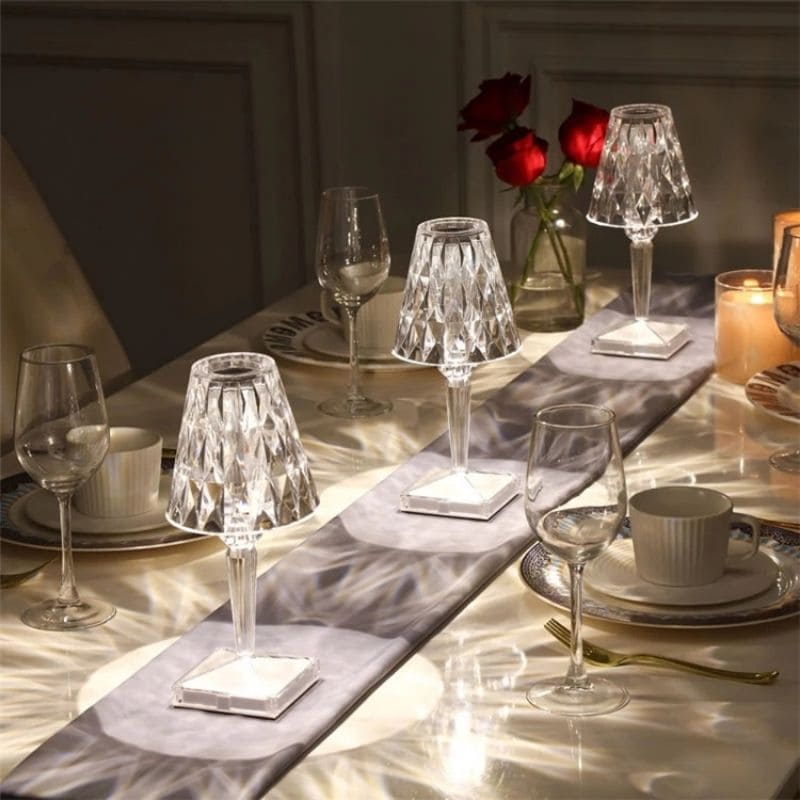 Elegante LuxeGlow kristallen tafellamp, sfeervolle LED verlichting met touch dimmer voor woondecoratie.