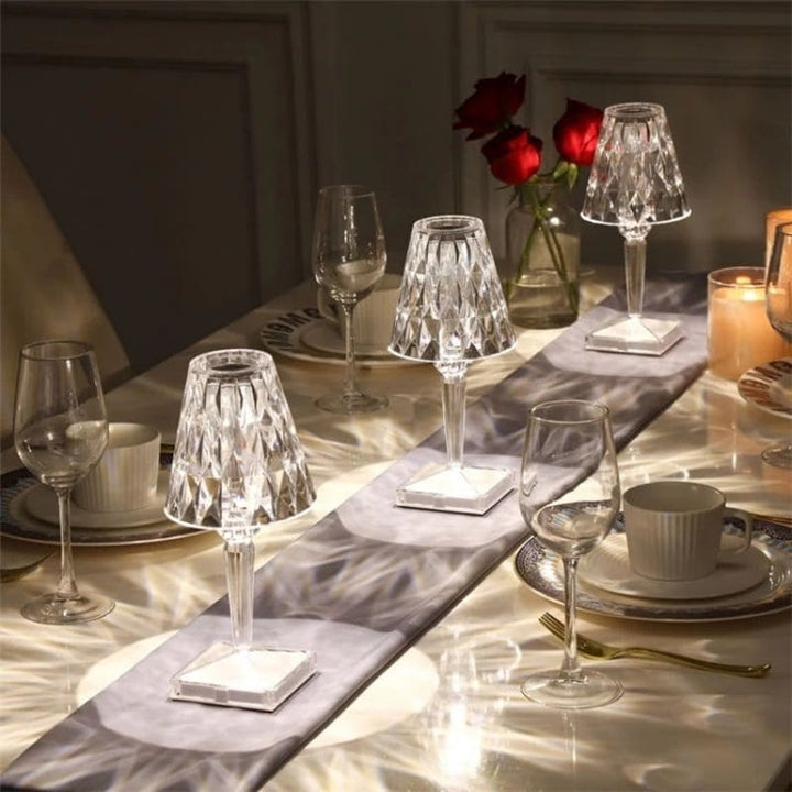 Elegante LuxeGlow kristallen tafellamp, sfeervolle LED verlichting met touch dimmer voor woondecoratie.