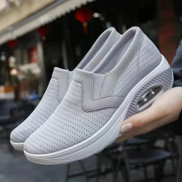 Comfortabele Ruby orthopedische dames sneakers, bieden ademend comfort en ondersteuning voor gezonde voeten.