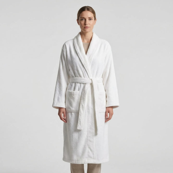 Praktische en comfortabele dames badjas met ceintuur, perfect als zachte saunajas of relaxkleding.