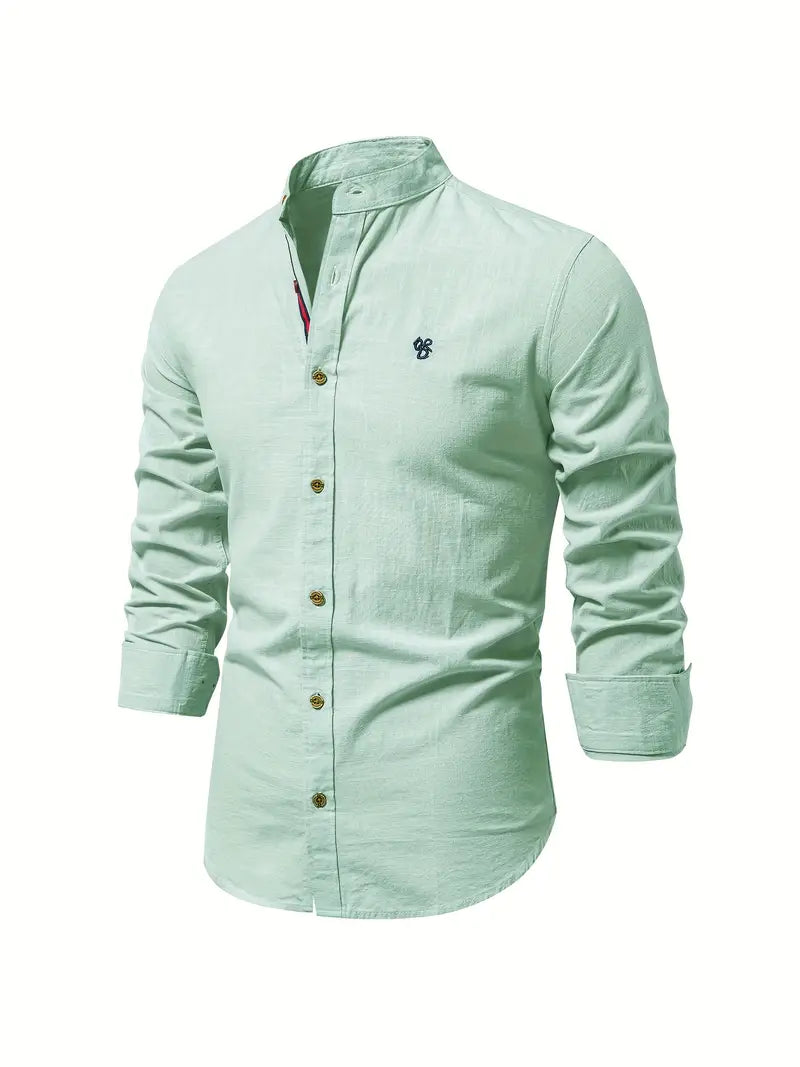 Casual herenshirt met lange mouwen, knopen en een comfortabele pasvorm. Stijlvolle lentemode voor mannen.