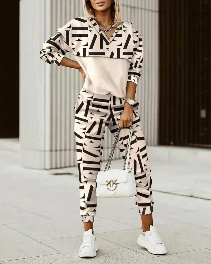 Dames trainingspak set Mira, modern en comfortabel. Ideaal voor casual draagplezier en sportieve vrijetijdskleding.