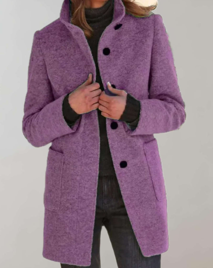 Nieuwe collectie: Warme dames winterjas van wol met modieuze hoge hals, comfortabel en chic.