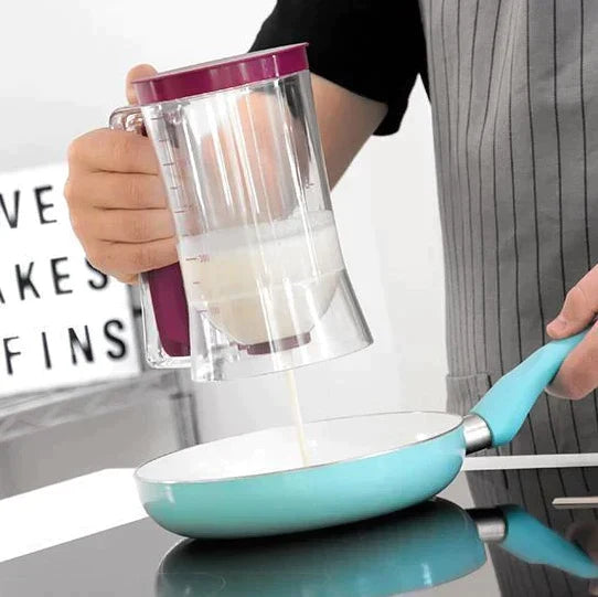 Makkelijk pannenkoeken bakken met de beslagdispenser. Nauwkeurig doseren voor gelijkmatige en perfect ronde pannenkoeken.