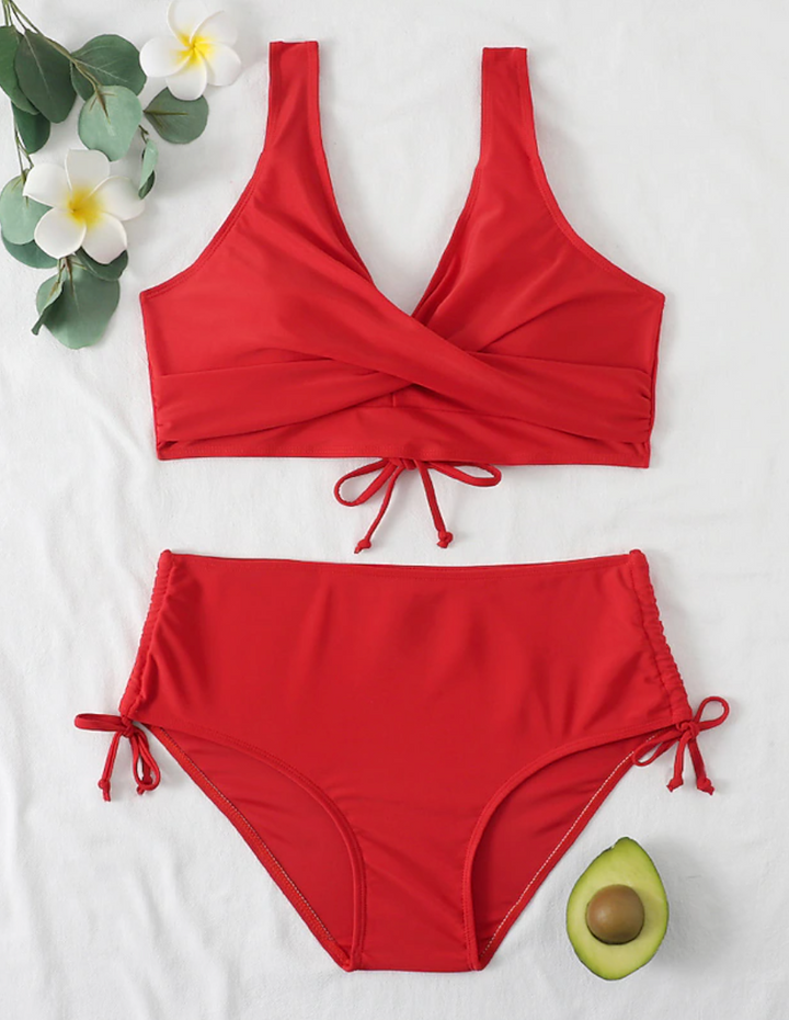 Zomerse dames high waist bikini set met verstelbare bandjes, trendy voor vakantie of zwemmen.