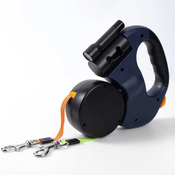 Dubbele hondenriem met wikkelvrij design en geïntegreerde zaklamp voor veilige wandelingen met twee honden.