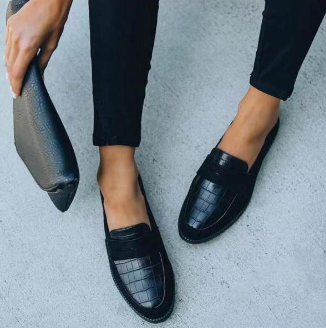 Elegante zwarte dames sneakers Lea met modern design, bieden ultiem comfort voor de modebewuste vrouw.