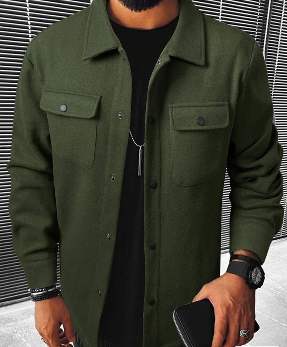 Trendy heren overshirt met borstzakken, perfecte casual look voor herfst en winter.