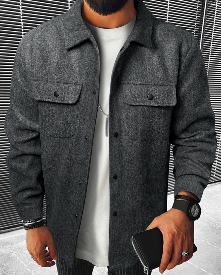Comfortabel warm heren overshirt met borstzakken voor de koude herfst- en wintermaanden.