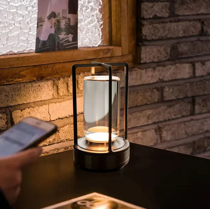 SolisAura draadloze sfeerlantaarn voor binnen & buiten. Stijlvolle zwarte design lantaarn, perfecte decoratieve sfeerverlichting.