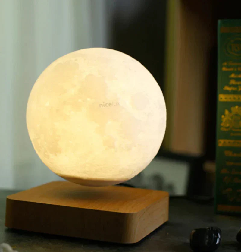 Realistische zwevende maanlamp als decoratie, perfecte moderne blikvanger met zacht LED licht.