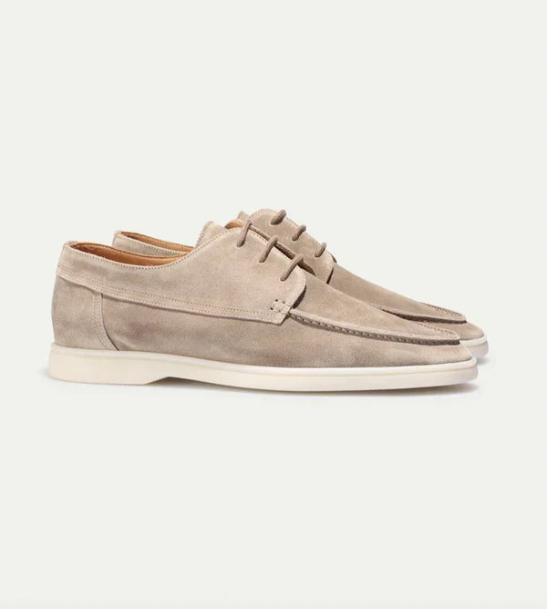 Hoogwaardige zwarte leren heren loafers met veters. De Diederik biedt comfort en tijdloze klasse.
