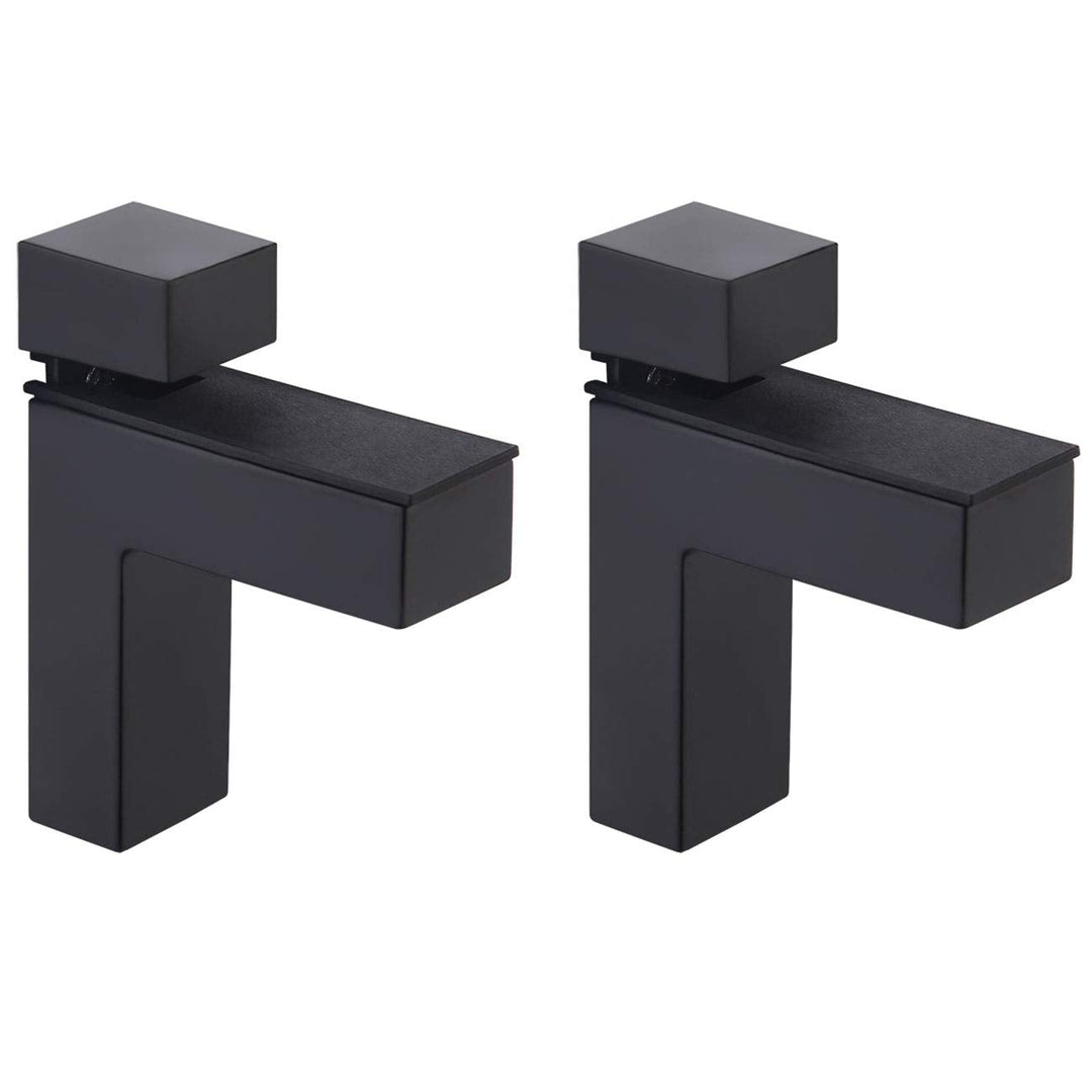 Eenvoudig te monteren metalen wandbevestiging voor planken; robuuste verstelbare klem voor een stabiele opbergoplossing.