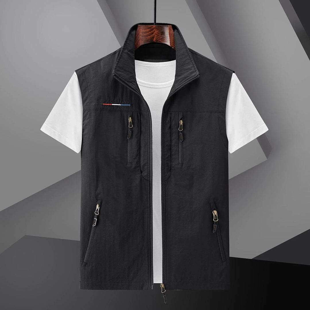 Lichtgewicht heren outdoor vest van sneldrogend nylon, ideaal voor wandelen en avontuur in lente/herfst.