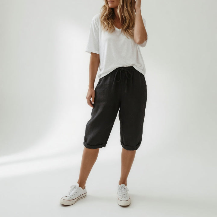 Moderne korte broek voor dames, comfortabele pasvorm. Veelzijdige damesbermuda, ideaal voor warme zomerdagen.