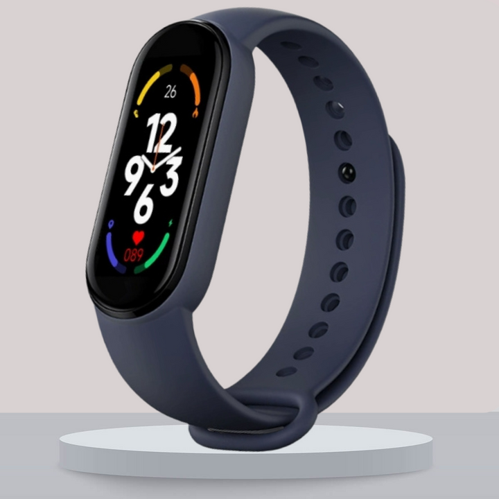 Blij kind draagt de Viona kinder smartwatch, genietend van fitness tracking en veilige connectie.